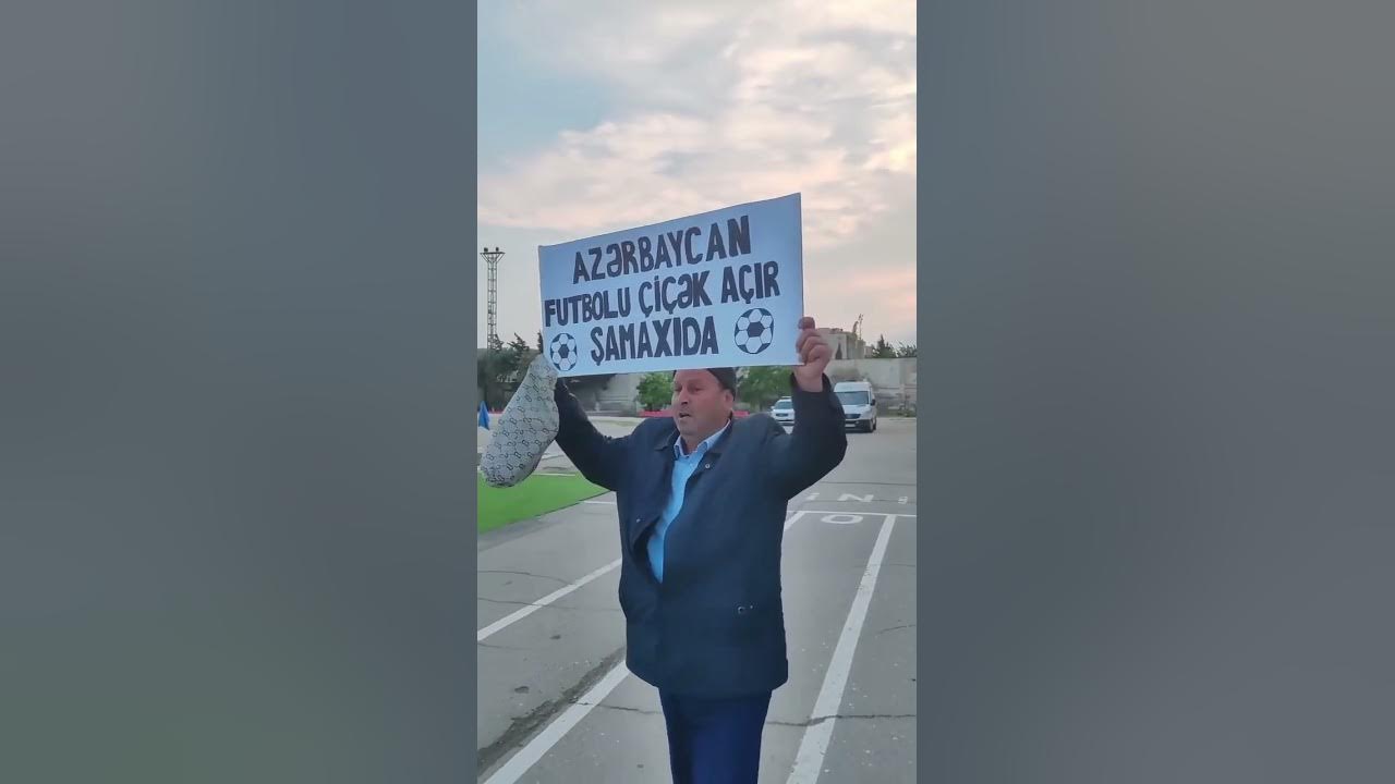 Stadiona gələnlər yaşlı kişinin bu hərəkətini heyrət içində izlədi - VİDEO