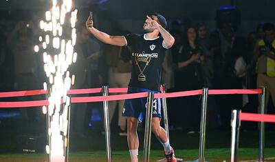Rövşən Nəcəfin önünə övladları ilə çıxan “Qarabağ”lı futbolçular -