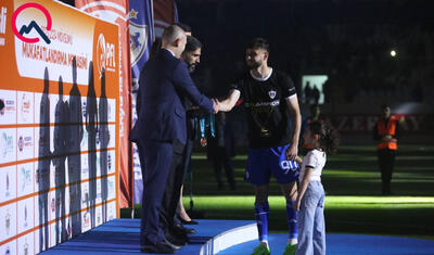 Rövşən Nəcəfin önünə övladları ilə çıxan “Qarabağ”lı futbolçular -