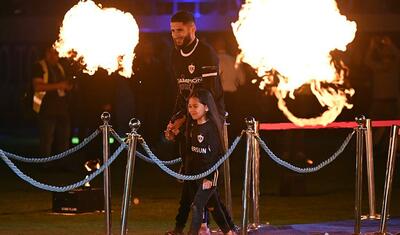 Rövşən Nəcəfin önünə övladları ilə çıxan “Qarabağ”lı futbolçular -