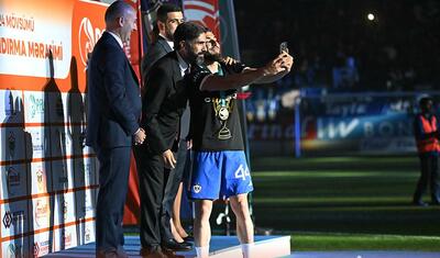 Rövşən Nəcəfin önünə övladları ilə çıxan “Qarabağ”lı futbolçular -