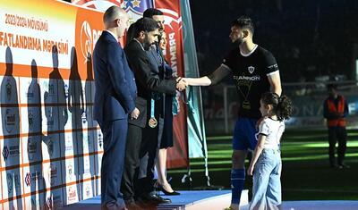 Rövşən Nəcəfin önünə övladları ilə çıxan “Qarabağ”lı futbolçular -