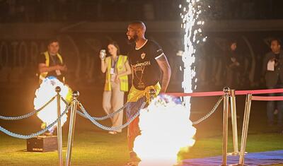 Rövşən Nəcəfin önünə övladları ilə çıxan “Qarabağ”lı futbolçular -
