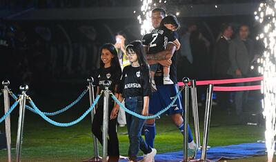 Rövşən Nəcəfin önünə övladları ilə çıxan “Qarabağ”lı futbolçular -
