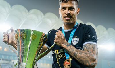 Rövşən Nəcəfin önünə övladları ilə çıxan “Qarabağ”lı futbolçular -