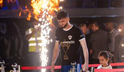 Rövşən Nəcəfin önünə övladları ilə çıxan “Qarabağ”lı futbolçular -