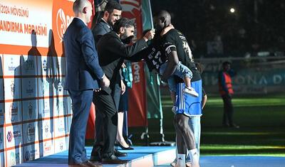 Rövşən Nəcəfin önünə övladları ilə çıxan “Qarabağ”lı futbolçular -