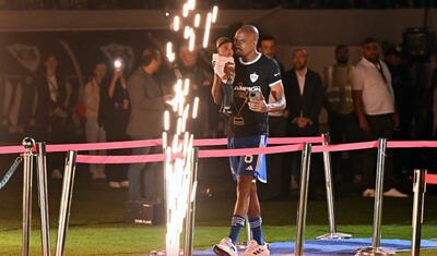 Rövşən Nəcəfin önünə övladları ilə çıxan “Qarabağ”lı futbolçular -