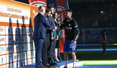 Rövşən Nəcəfin önünə övladları ilə çıxan “Qarabağ”lı futbolçular -