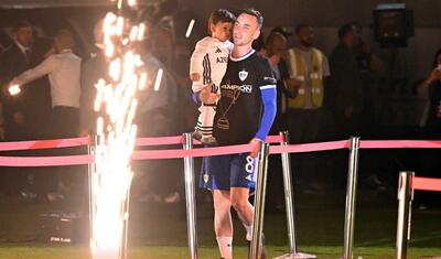 Rövşən Nəcəfin önünə övladları ilə çıxan “Qarabağ”lı futbolçular -