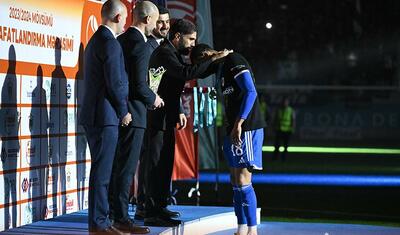 Rövşən Nəcəfin önünə övladları ilə çıxan “Qarabağ”lı futbolçular -