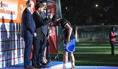 Rövşən Nəcəfin önünə övladları ilə çıxan “Qarabağ”lı futbolçular -