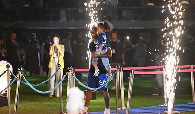 Rövşən Nəcəfin önünə övladları ilə çıxan “Qarabağ”lı futbolçular -
