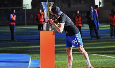 Rövşən Nəcəfin önünə övladları ilə çıxan “Qarabağ”lı futbolçular -