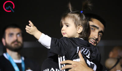 Rövşən Nəcəfin önünə övladları ilə çıxan “Qarabağ”lı futbolçular -