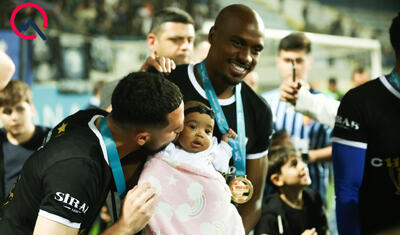 Rövşən Nəcəfin önünə övladları ilə çıxan “Qarabağ”lı futbolçular -