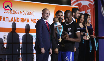 Rövşən Nəcəfin önünə övladları ilə çıxan “Qarabağ”lı futbolçular -