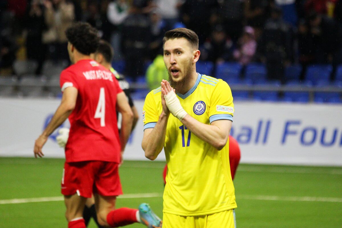Qazaxlar Azərbaycanla oyun üçün bu futbolçuları seçdi