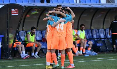Azərbaycanda futbolçular yumruq və təpik davasına çıxdı -