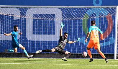 Azərbaycanda futbolçular yumruq və təpik davasına çıxdı -
