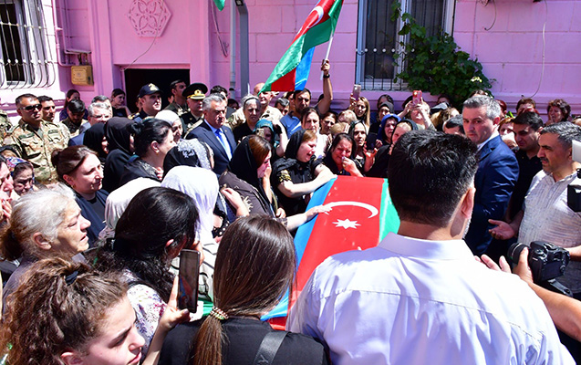 Naməlum şəhid kimi dəfn edilmişdi - Kimliyi 32 il sonra bilindi