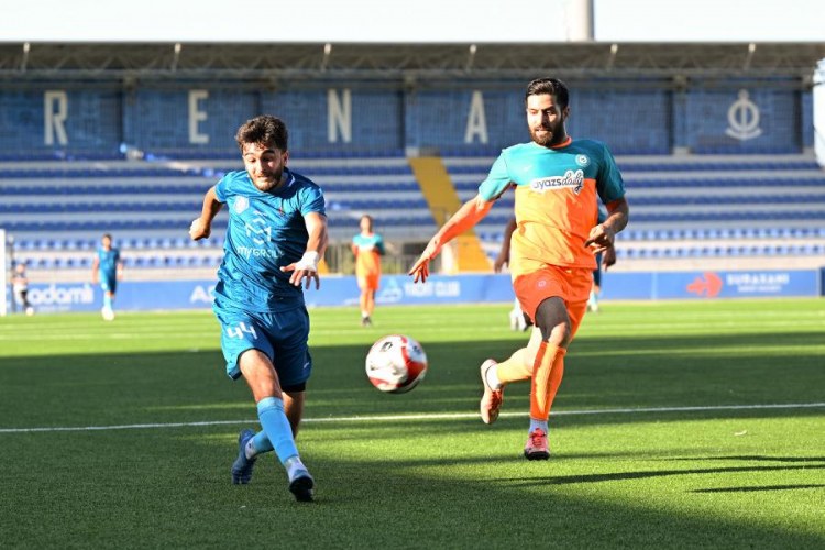 Bir-birinə təpik atan 2 futbolçuya 4 oyunluq cəza verildi