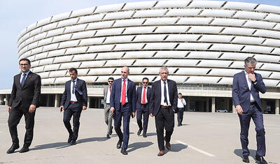 Santuş imzanı atdı, Bakıda 5 stadionu gəzdi -