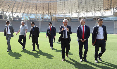 Santuş imzanı atdı, Bakıda 5 stadionu gəzdi -