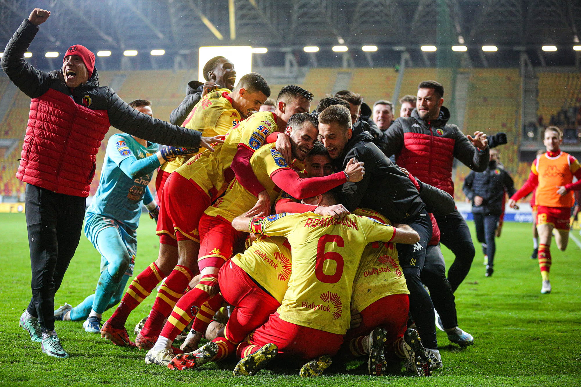 Bu ölkənin mediası sevinc içində: "Qarabağ"la düşmədilər"