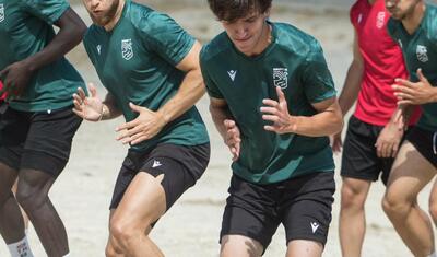 Azərbaycanlı baş məşqçi futbolçulara velosiped sürdürdü -