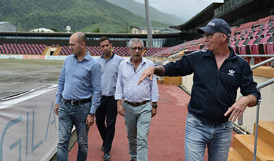 İcraçı vitse-prezident Santuş Qəbələ stadionunda gəzdirdi -