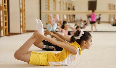 Federasiya Naxçıvan şəhərinə gimnastika xalçası hədiyyə etdi -