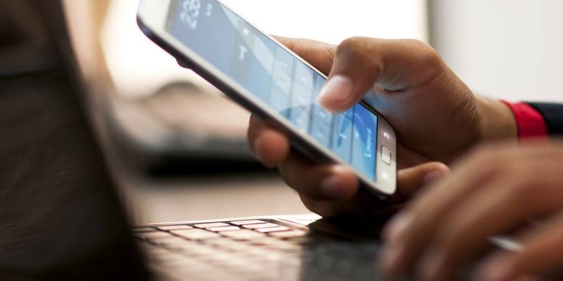 Bizi telefonla kimlər və necə dinləyir? – Bu VİDEONU MÜTLƏQ İZLƏYİN!
