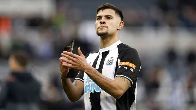 Xoşbəxt olduğunu dedi, haqqında çıxan transfer xəbərlərini təsdiq etmədi