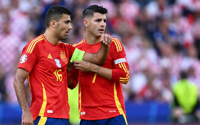 UEFA millinin 2 futbolçusunu cəzalandırdı - Siyasi xarakterli mahnı oxumağa görə