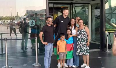 “Sportinfo”nun əməkdaşı bu söhbəti eşitdi:  “Qurban olum, “Qarabağ”ı atıb getmə” -