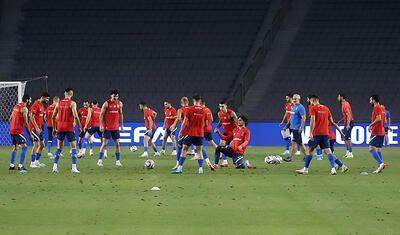 Millimizin futbolçuları İsveçlə matçdan əvvəl -