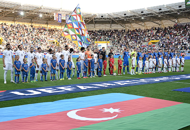 Slovakiyada Azərbaycan himnini oxuyan görün hansı tanınmışın xanımıdır - FOTO