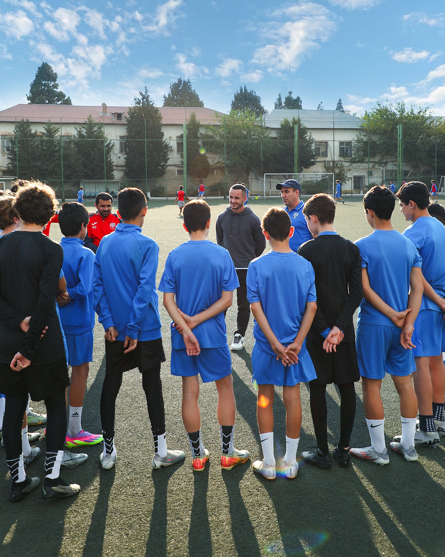 "Sabah"ın futbolçusu azyaşlılara məsləhət verdi - FOTOLAR