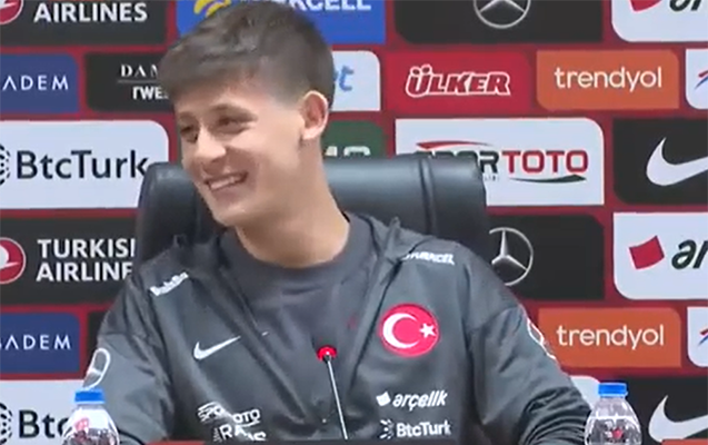 Millinin mətbuat katibi onun soyadını səhv dedi, gülüşlə qarşılandı - VİDEO