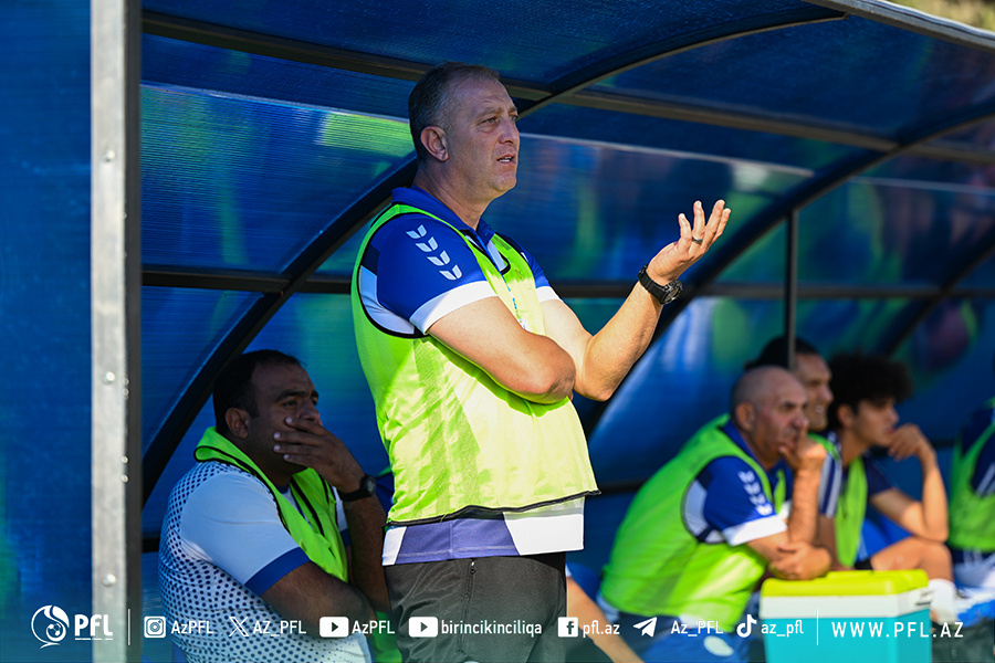 Baş məşqçi futbolçuları təhqir etdi, ara qarışdı – OLAY!