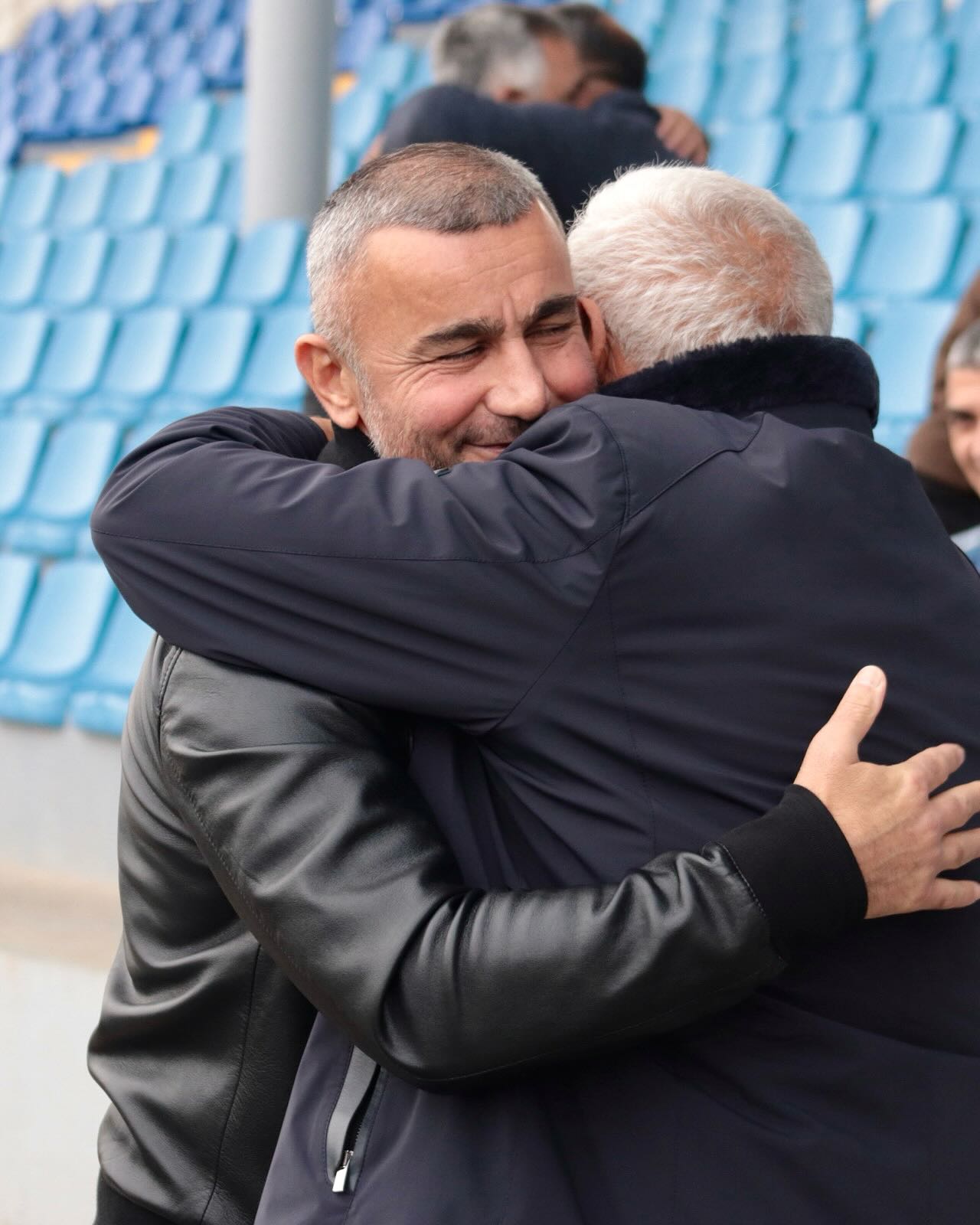 Qurban Qurbanovu gördü, bağrına basdı - FOTOLAR