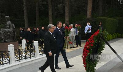 "Barselona"nın prezidenti Heydər Əliyevin məzarını ziyarət etdi -