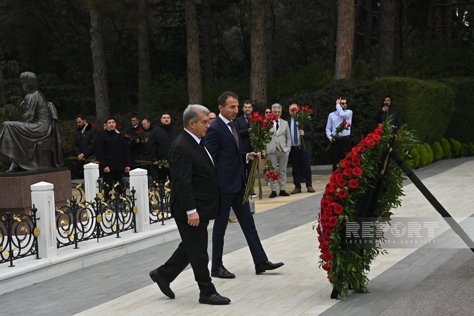 "Barselona"nın prezidenti Heydər Əliyevin məzarını ziyarət etdi - FOTOLAR