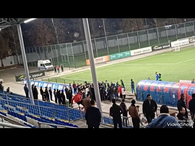 Kapitanla azarkeşlər arasında gərgin anlar - QALMAQALIN VİDEOsu