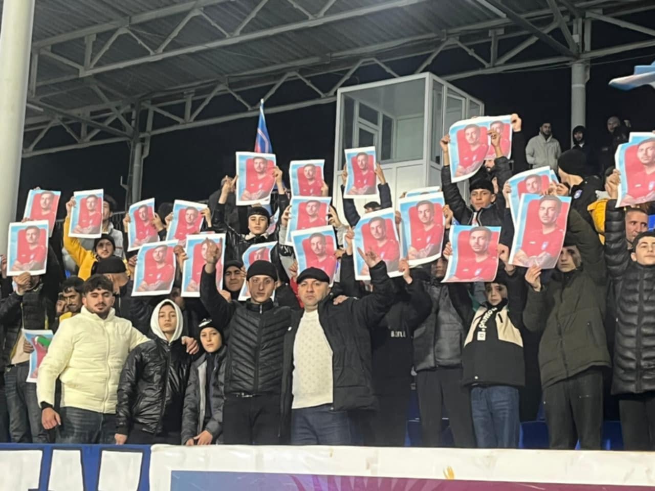 Ayağı sınan futbolçu üçün görün rayonda nə etdilər! - VİDEO+FOTOLAR