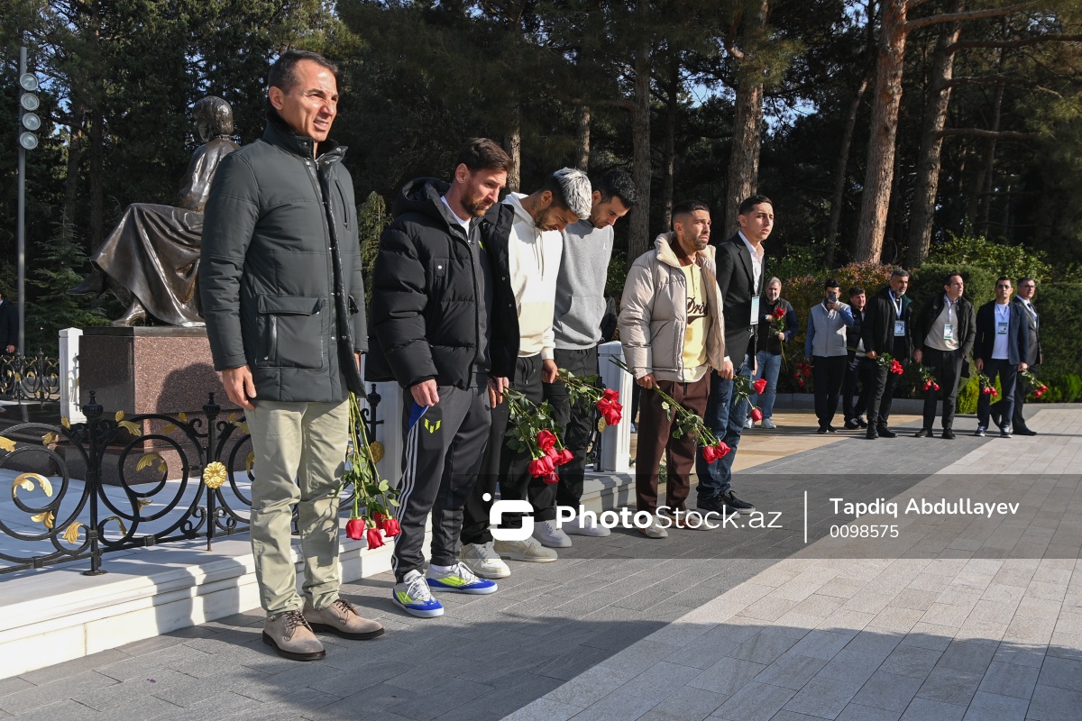 Heydər Əliyevin məzarını ziyarət edən dünya ulduzları - VİDEOLAR+FOTOREPORTAJ