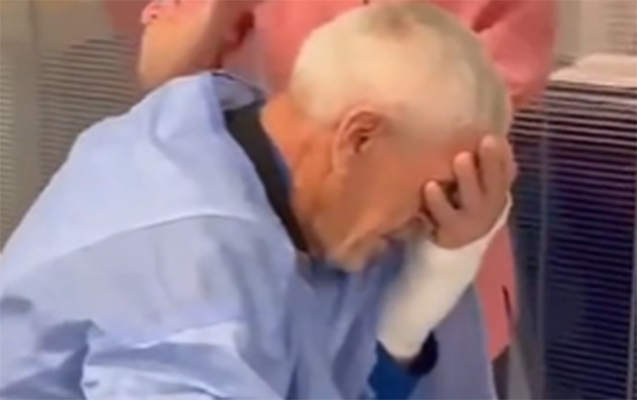 Yaralanan xanımını gördü, göz yaşlarını saxlaya bilmədi - VİDEO