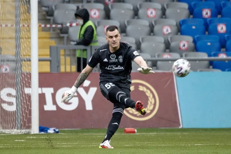 “Neftçi” transfer vərəqi əlində olan millinin qapıçısına elçi düşübmü?