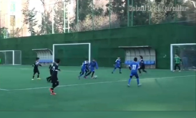 Azərbaycan futbolunda BİABIRÇILIQ! Baş məşqçi hakim və futbolçunu təhqir etdi - VİDEO